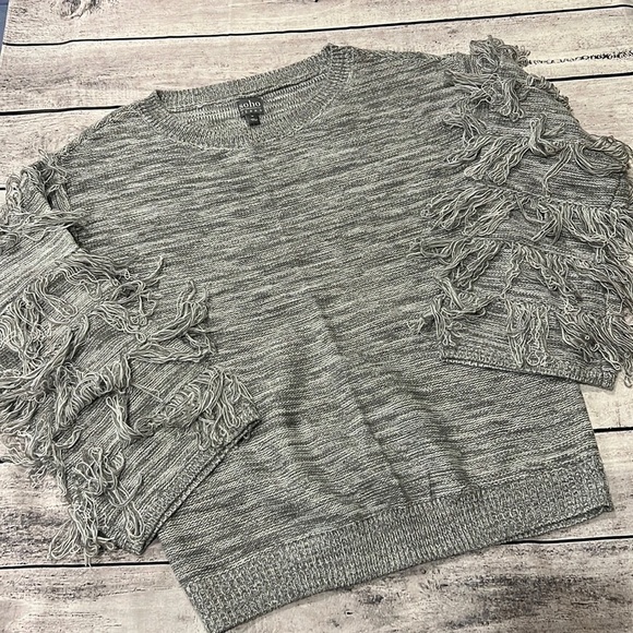 NWOT New York Jeans Company soho Fringe Sleeve‎ Sweater Sz M - Picture 1 of 5